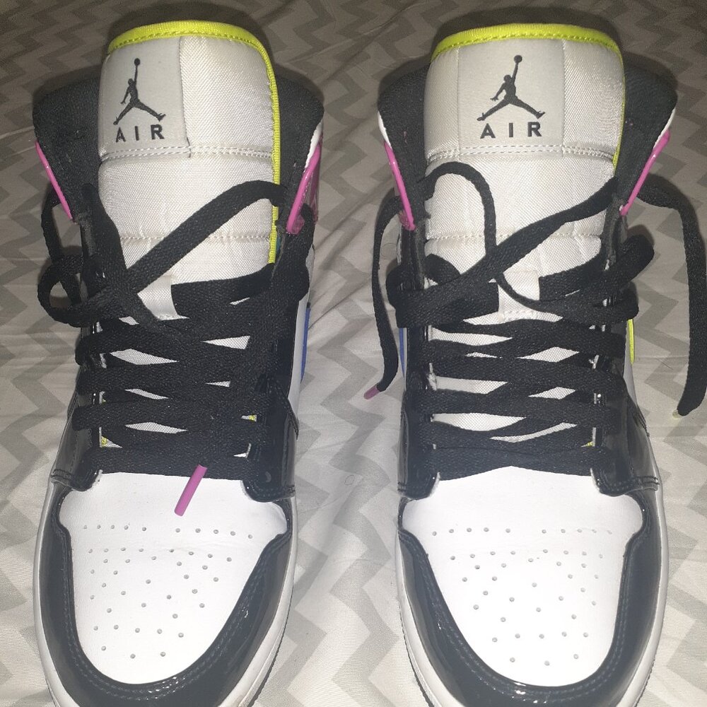 Jordan 1 Mid White Black Cyber Pink